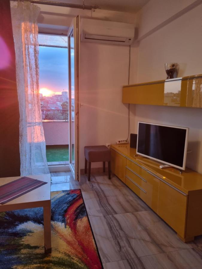Golden Studio- Panoramic View With Terrace 布加勒斯特 外观 照片