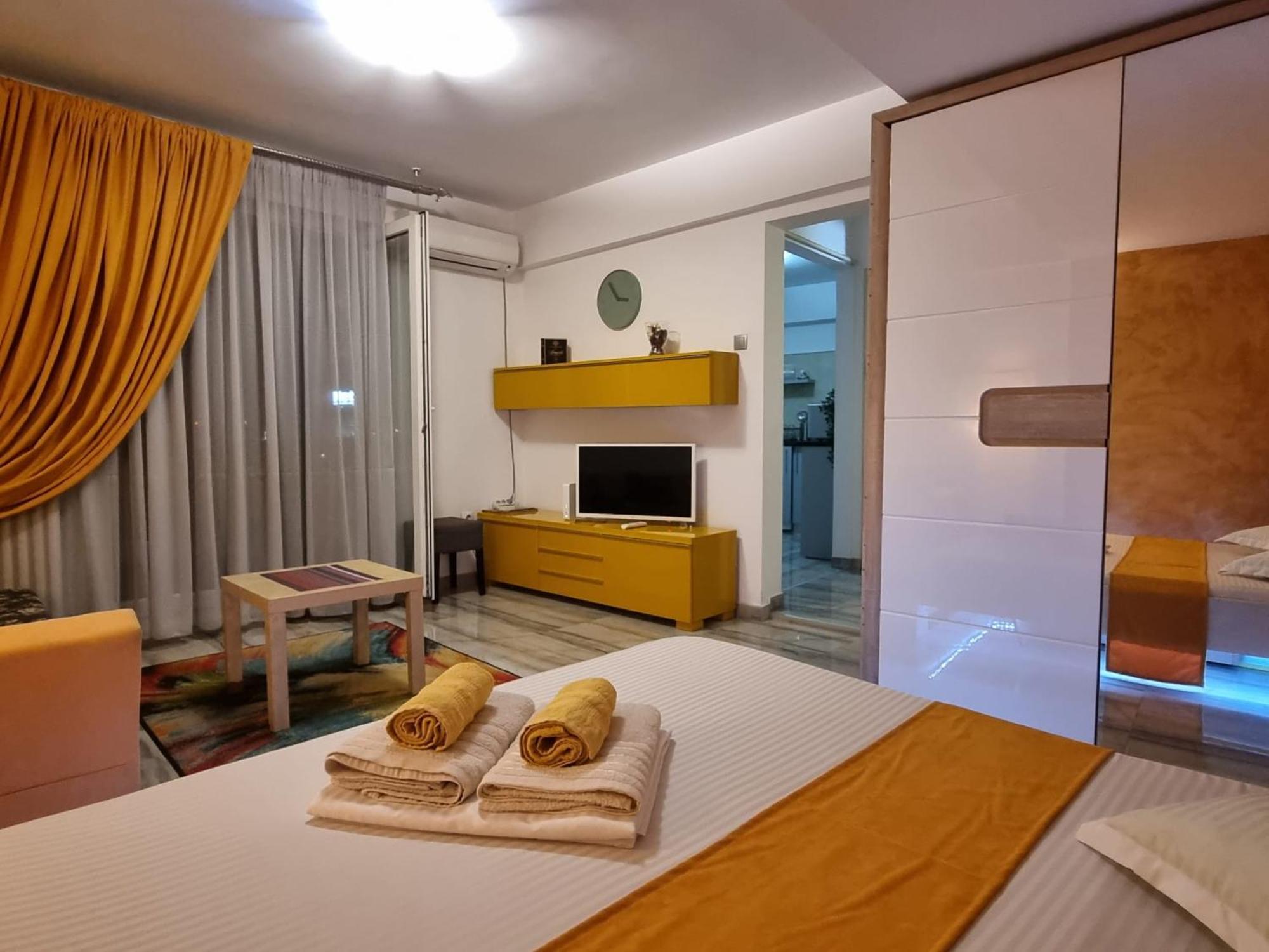Golden Studio- Panoramic View With Terrace 布加勒斯特 外观 照片